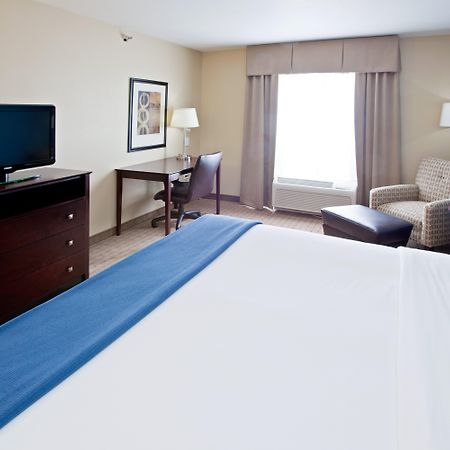 Holiday Inn Express Hotel & Suites Shelbyville, An Ihg Hotel Стая снимка