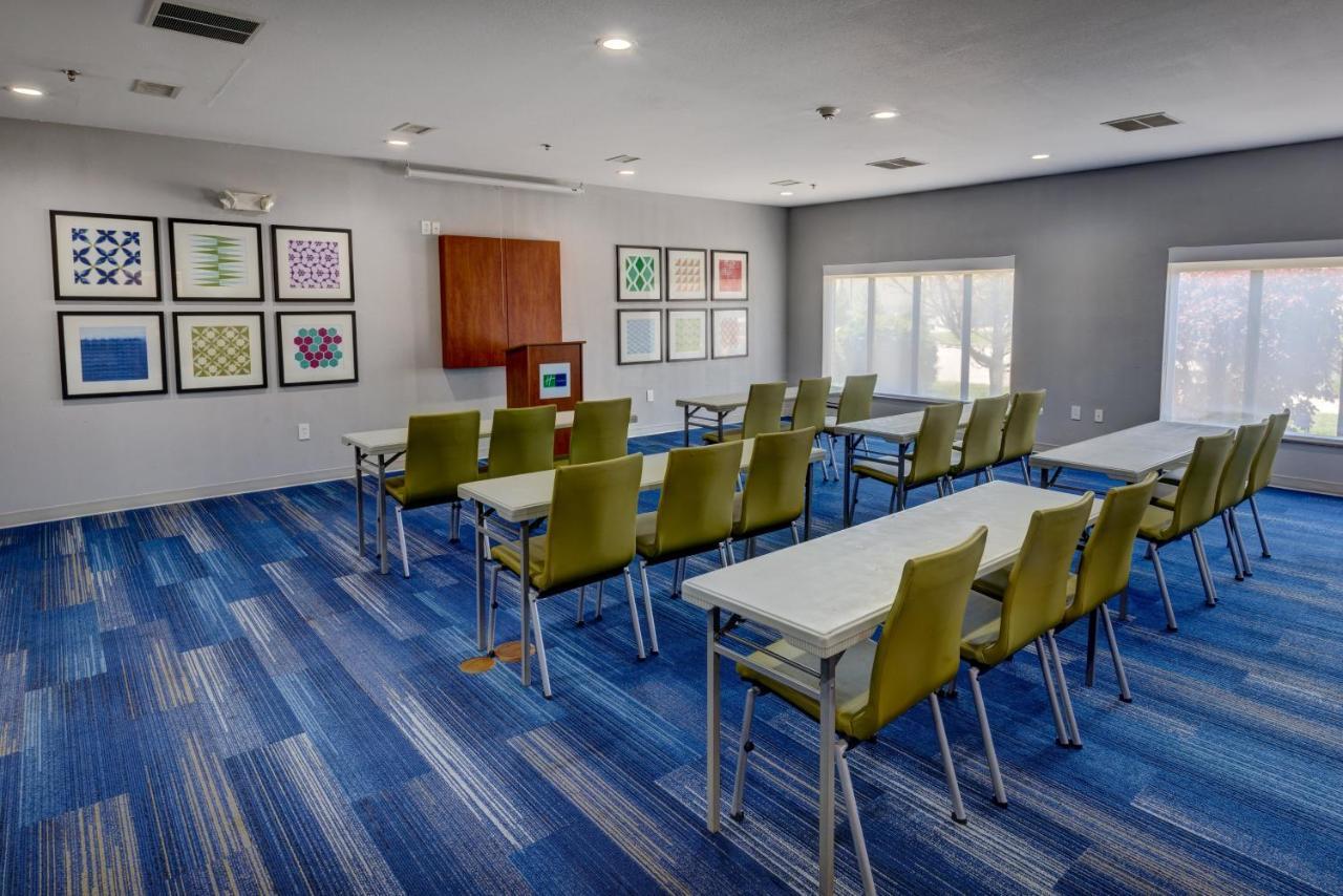 Holiday Inn Express Hotel & Suites Shelbyville By Ihg Екстериор снимка