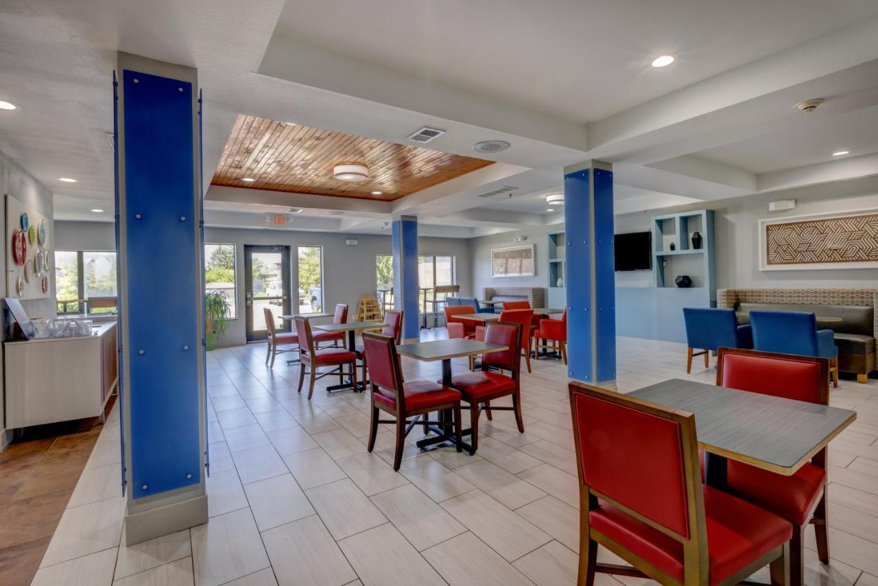 Holiday Inn Express Hotel & Suites Shelbyville By Ihg Екстериор снимка