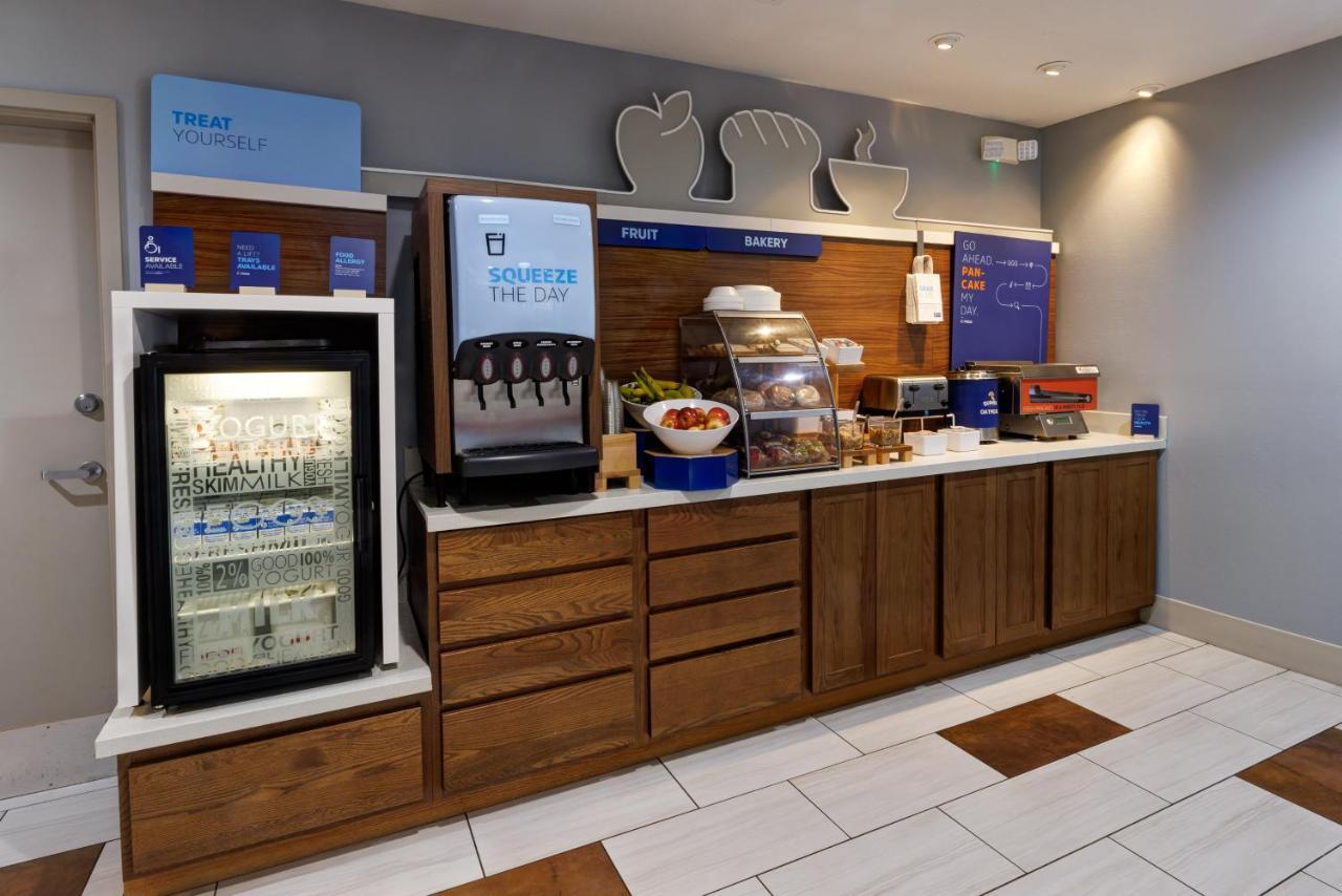 Holiday Inn Express Hotel & Suites Shelbyville By Ihg Екстериор снимка