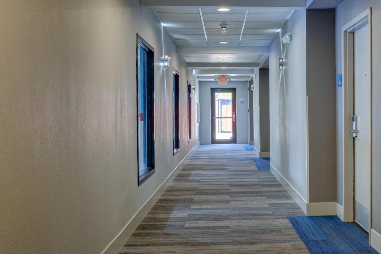 Holiday Inn Express Hotel & Suites Shelbyville By Ihg Екстериор снимка