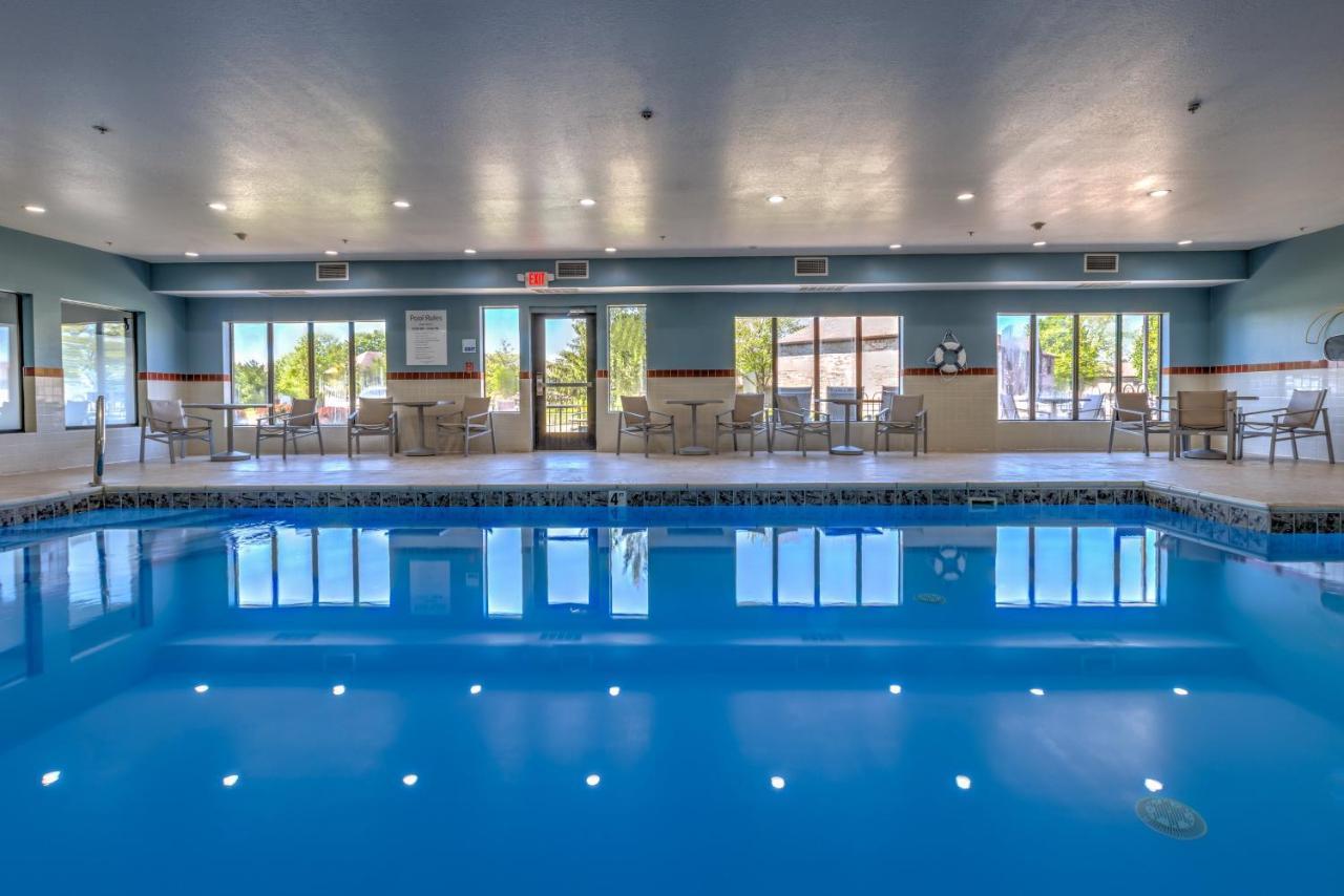 Holiday Inn Express Hotel & Suites Shelbyville By Ihg Екстериор снимка