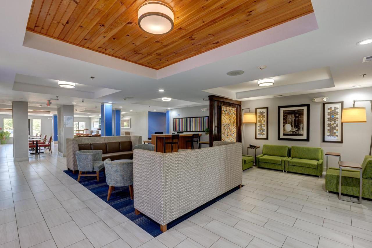 Holiday Inn Express Hotel & Suites Shelbyville By Ihg Екстериор снимка
