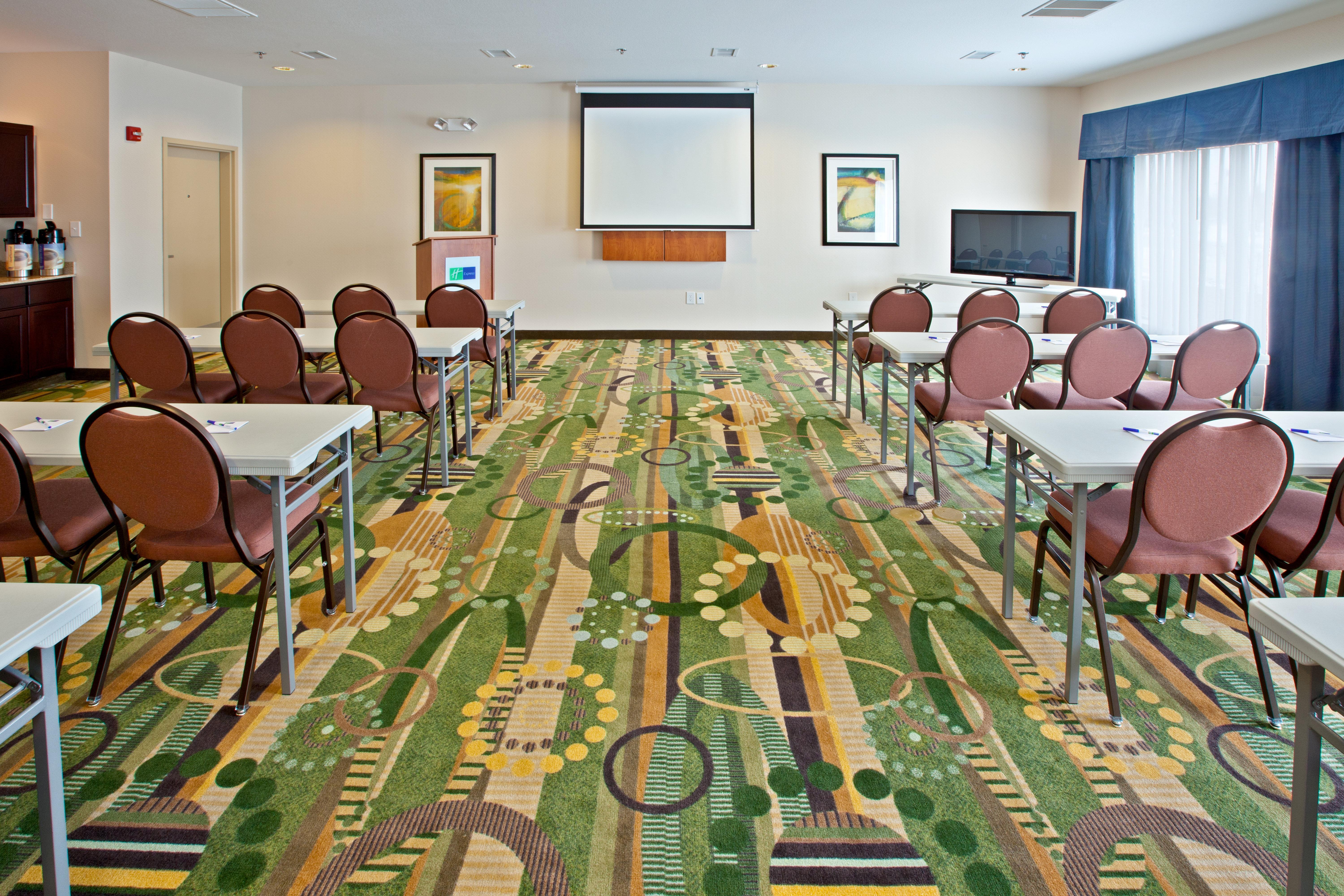 Holiday Inn Express Hotel & Suites Shelbyville By Ihg Екстериор снимка