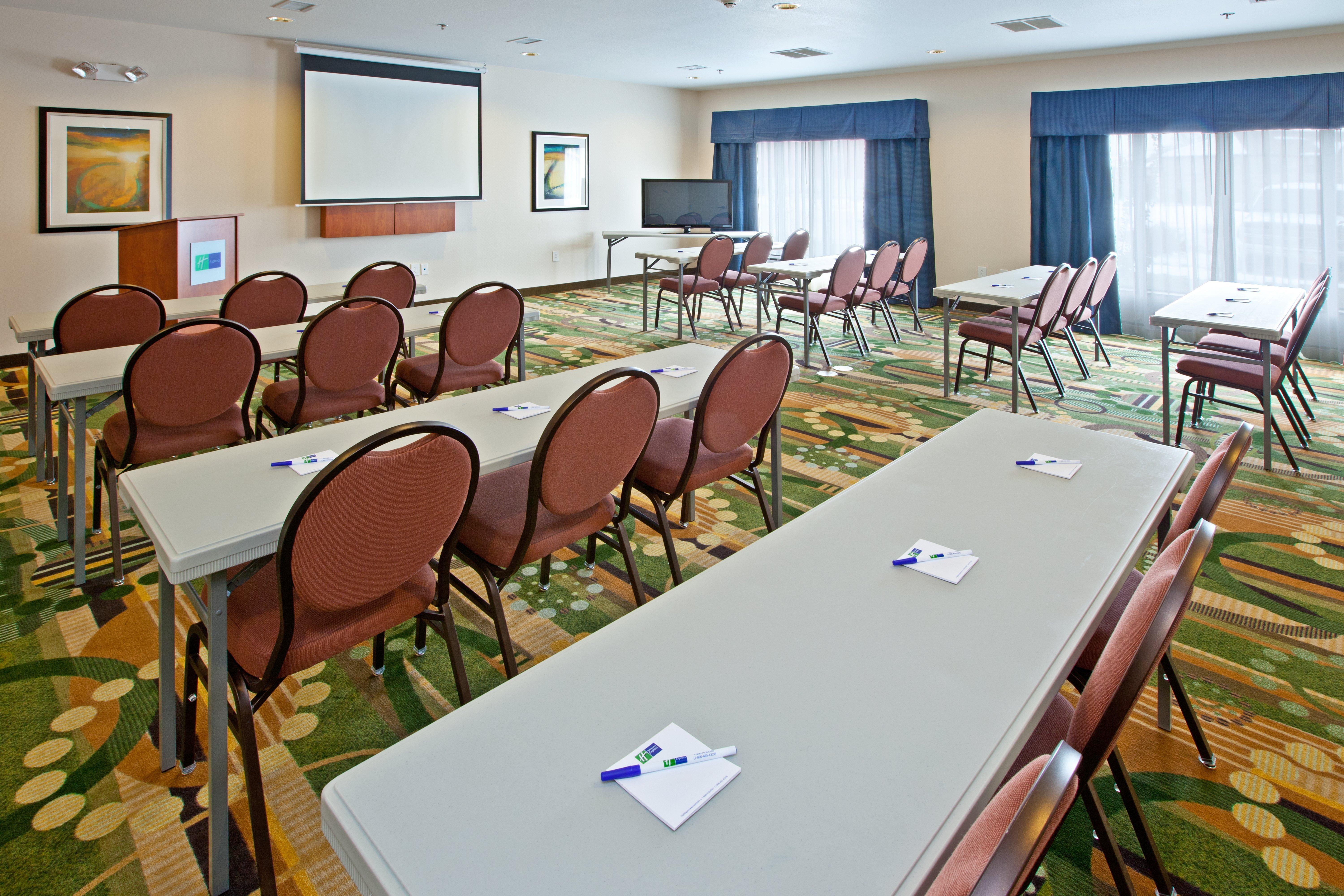 Holiday Inn Express Hotel & Suites Shelbyville By Ihg Екстериор снимка